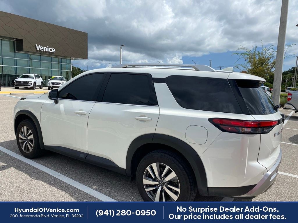 2024 Nissan Pathfinder SL