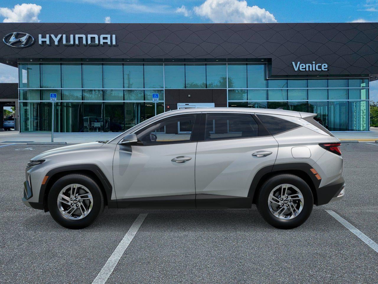 2026 Hyundai TUCSON SE FWD