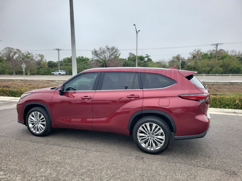 2023 Toyota Highlander Platinum