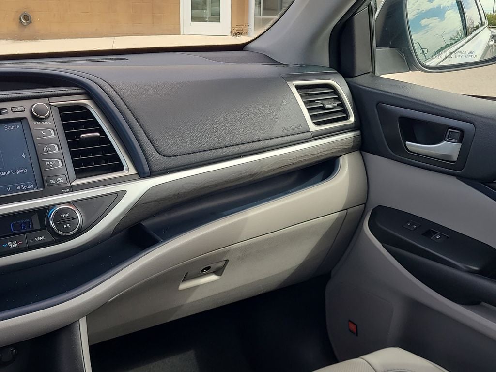 2018 Toyota Highlander Base