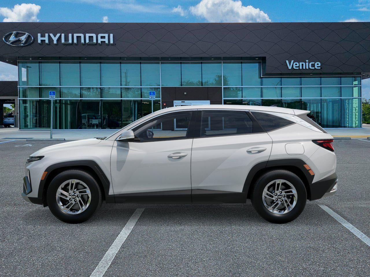 2026 Hyundai TUCSON SE FWD